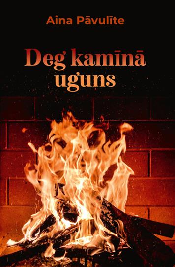 Deg kamīnā uguns